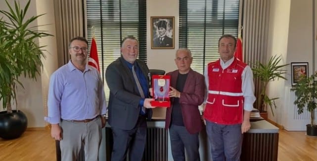 Cihan Fulser'e Kızılay'dan 65. Kan Bağışı Plaketi