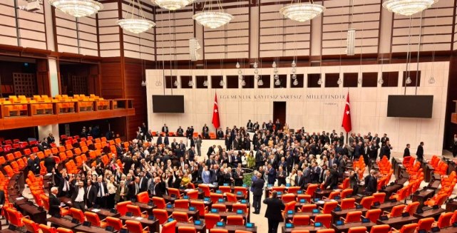 Meclis 'Çerçeve Yasa'yı Oy Çokluğuyla Kabul Etti