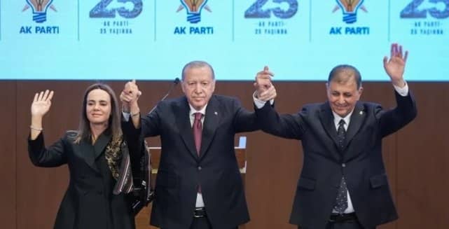 İzmir Büyükşehir Belediye Başkanı AK Parti'de