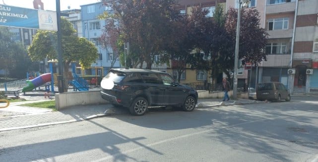 MOBESE Önünde Kaldırım İşgaline Denetim Çağrısı